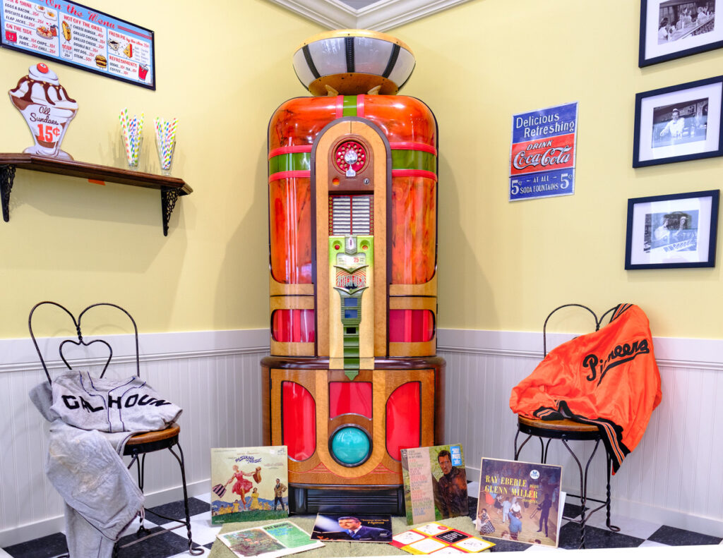 🎙️ Grand Opening Coming Next Friday (4/10/26): Hugh and Jane Hunt Vintage Radio Gallery